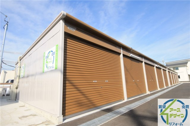 アースガレージ清水の外観