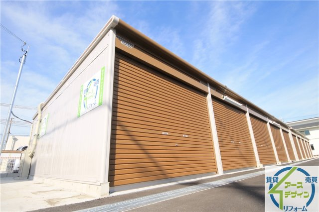 アースガレージ清水の外観