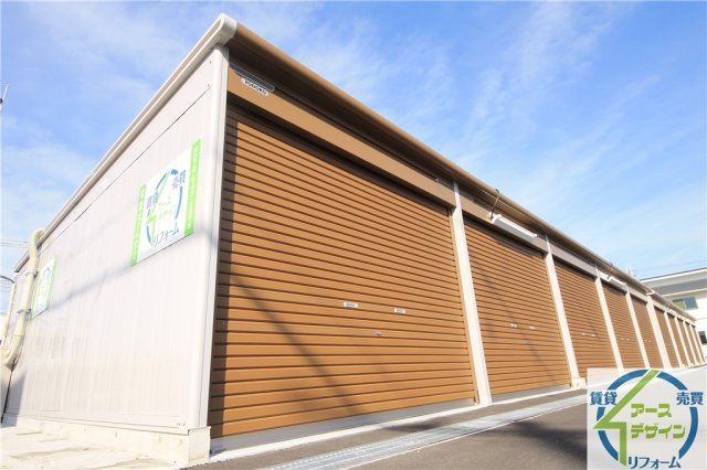 アースガレージ清水の外観