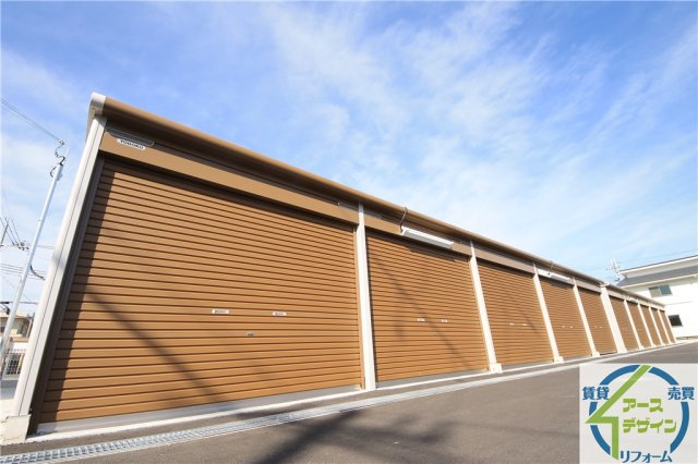 アースガレージ清水の外観