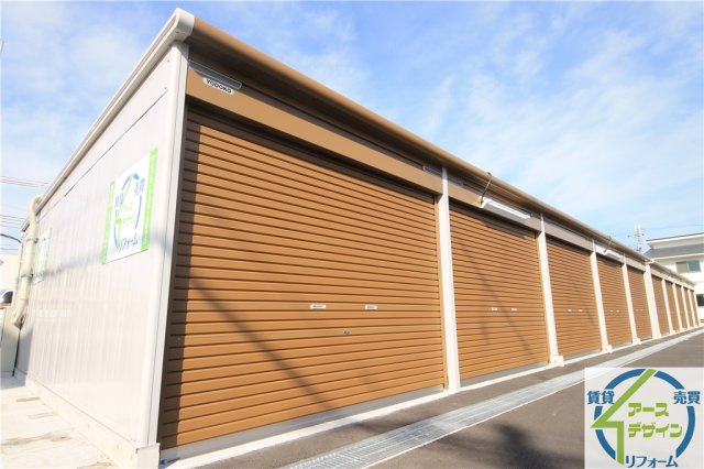 アースガレージ清水の外観