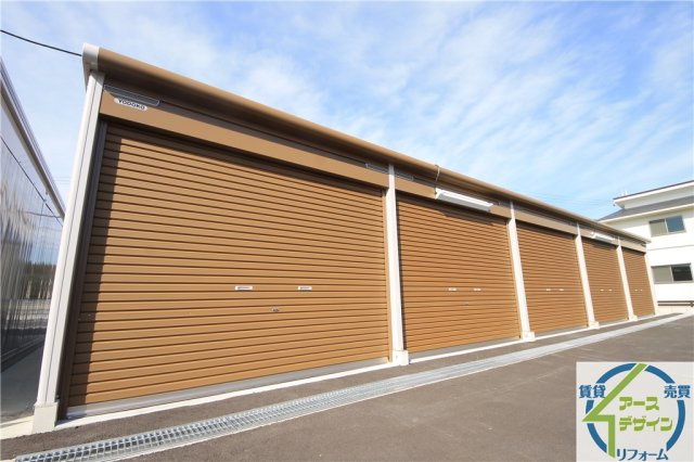 アースガレージ清水の外観