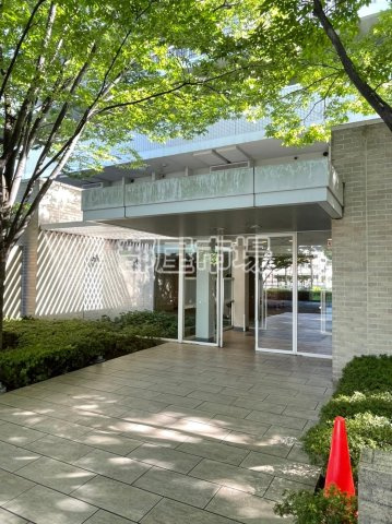 レジディア南千住のエントランス