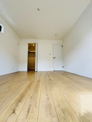 NATURE BLACK HOUSE ― 鎌倉の緑に溶け込む、黒の美学の洋室