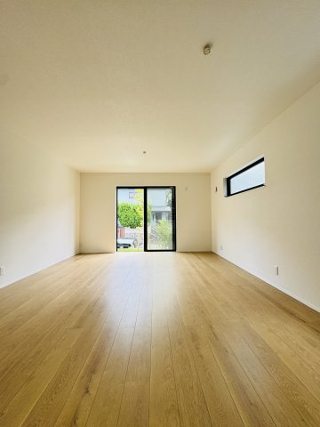 NATURE BLACK HOUSE ― 鎌倉の緑に溶け込む、黒の美学の洋室