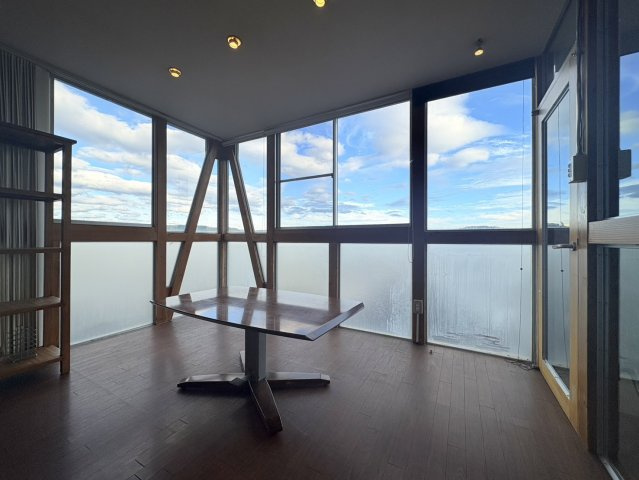 神戸市西区前開南町　戸建の居間・リビング|陽当たり良好！