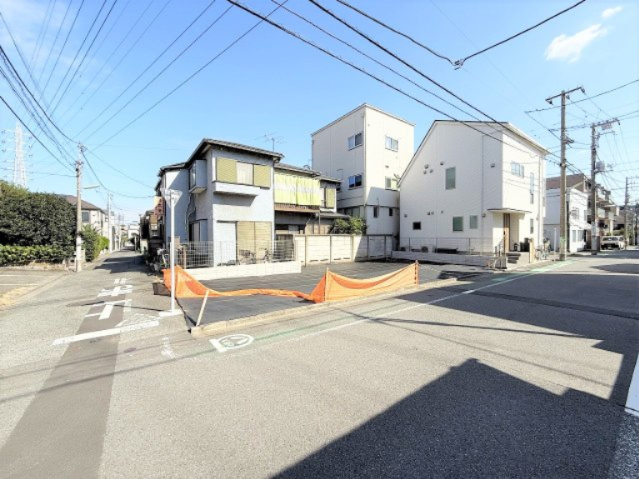 【外観】 | 【仲介手数料４３０万円が無料！！】■南側６ｍ道路、西側４ｍ道路の角地■三軒茶屋１５分■下北沢１６分 | 【仲介手数料４３０万円が無料！！】
■南側６ｍ道路、西側４ｍ道路の角地
■閑静な住宅街
■三軒茶屋１５分
■下北沢１６分
■お好きなハウスメーカーで建築可能
■各ハウスメーカーを少しお安くご紹介可能