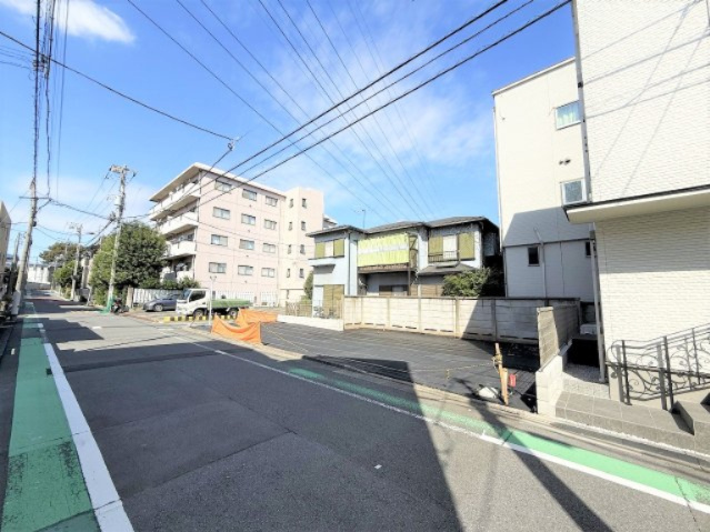 【外観】 | 【仲介手数料４３０万円が無料！！】■南側６ｍ道路、西側４ｍ道路の角地■三軒茶屋１５分■下北沢１６分 | 【仲介手数料４３０万円が無料！！】
■南側６ｍ道路、西側４ｍ道路の角地
■閑静な住宅街
■三軒茶屋１５分
■下北沢１６分
■お好きなハウスメーカーで建築可能
■各ハウスメーカーを少しお安くご紹介可能