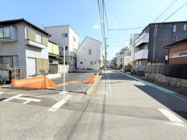 【外観】 | 【仲介手数料４３０万円が無料！！】■南側６ｍ道路、西側４ｍ道路の角地■三軒茶屋１５分■下北沢１６分 | 【仲介手数料４３０万円が無料！！】
■南側６ｍ道路、西側４ｍ道路の角地
■閑静な住宅街
■三軒茶屋１５分
■下北沢１６分
■お好きなハウスメーカーで建築可能
■各ハウスメーカーを少しお安くご紹介可能