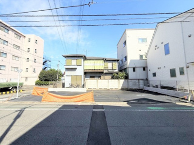 【外観】 | 【仲介手数料４３０万円が無料！！】■南側６ｍ道路、西側４ｍ道路の角地■三軒茶屋１５分■下北沢１６分 | 【仲介手数料４３０万円が無料！！】
■南側６ｍ道路、西側４ｍ道路の角地
■閑静な住宅街
■三軒茶屋１５分
■下北沢１６分
■お好きなハウスメーカーで建築可能
■各ハウスメーカーを少しお安くご紹介可能