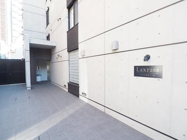 ラクラス四谷三丁目のエントランス