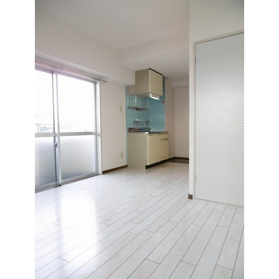 エレガンス綾瀬６の居間・リビング|居室