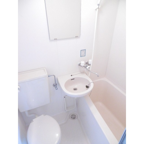 エレガンス綾瀬６の浴室