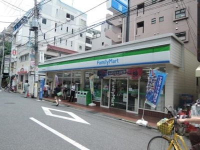 ファミリーマート 新丸子駅西口店まで190ｍ