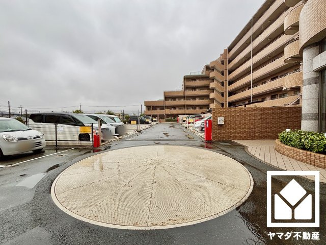 クレステージ桃山の駐車場