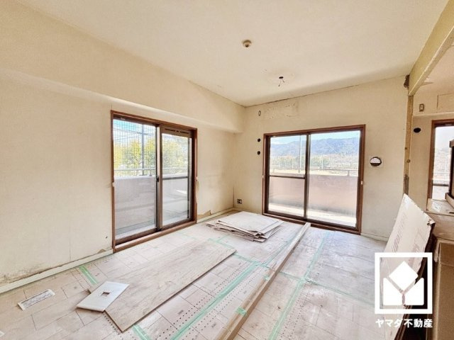 クレステージ桃山の居間・リビング|現在リフォーム中です。完成が楽しみですね。