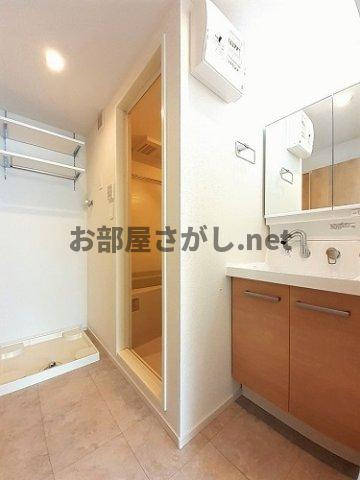 メゾン　ブランドブラン【東長崎駅近／12月中旬入居可】の洗面所|明るい洗面所です