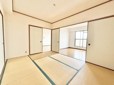 【和室】 | サン北野田ハイツ | 和室の間の扉を開けることで、開放感あふれる空間に！
