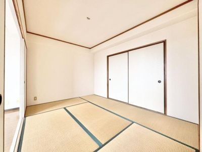 【和室】 | サン北野田ハイツ | 和室は汎用性が高く様々な使い方ができます♪
収納スペース付きでお部屋もスッキリ片付きますね！