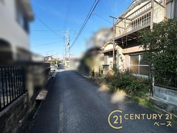 御所市柳田町　一戸建の前面道路含む現地写真|小学校・中学校まで徒歩圏内とお子様の通学も安心！