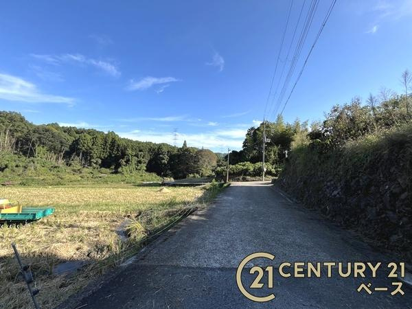奈良市下狭川町　一戸建の前面道路含む現地写真|■現地撮影写真■バス停まで徒歩４分の立地です！