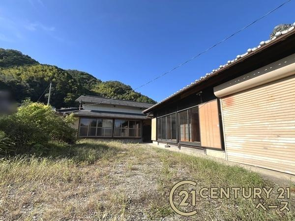 奈良市下狭川町　一戸建の庭|■現地撮影写真■広々したお庭があります！駐車スペースとしても利用可！