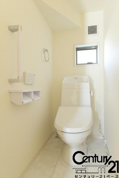 リーブルガーデン別所町 ／新築一戸建の内観：施工例|■フチなし＆トルネード洗浄でお掃除も楽らく！ウォシュレット付きです！■