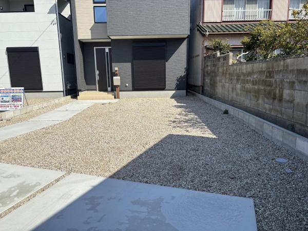 蒲郡市三谷二舖59期　全2棟・2号棟の庭|ウッドデッキやBBQ。想像が膨らむお庭