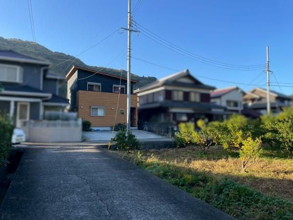 下津町中　中古戸建の前面道路含む現地写真