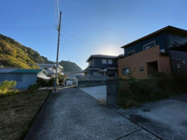 下津町中　中古戸建の前面道路含む現地写真