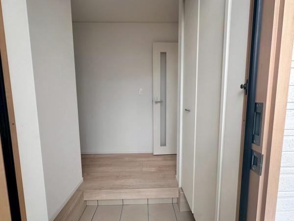 和歌山市鳴神第4-1号棟　新築戸建の玄関