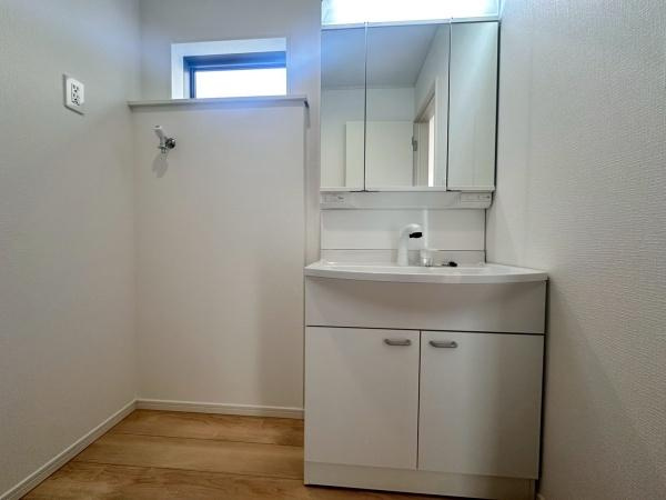 和歌山市鳴神第4-1号棟　新築戸建の独立洗面台