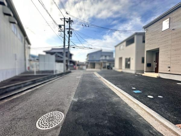 和歌山市鳴神第4-2号棟　新築戸建の前面道路含む現地写真