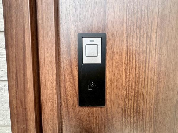 和歌山市鳴神第4-2号棟　新築戸建の玄関