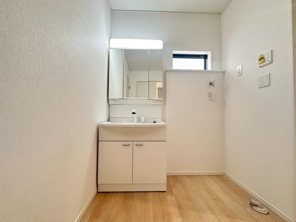 和歌山市鳴神第4-2号棟　新築戸建の独立洗面台