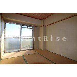 ロイヤル一宮の駐車場