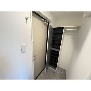 LECOCON春日井の玄関