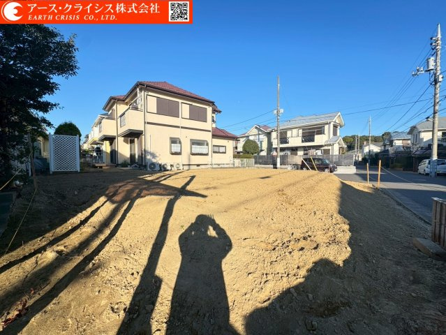 【前面道路含む現地写真】 | 柏市柏の葉12期 | 新しい家が増えても、空の広さはそのまま。春には桜、夏には青空、秋にはやわらかな光。季節ごとに表情を変える街で、長く暮らせる安心を。