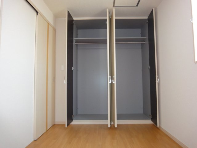 Ｐｉｎｅ　Ｖａｌｌｅｙ　弐番館の収納|洋室・クローゼット