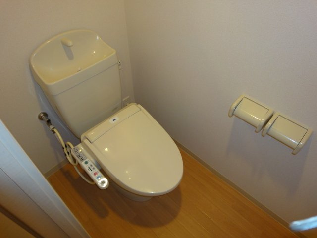 Ｐｉｎｅ　Ｖａｌｌｅｙ　弐番館のトイレ|シャワー付トイレ