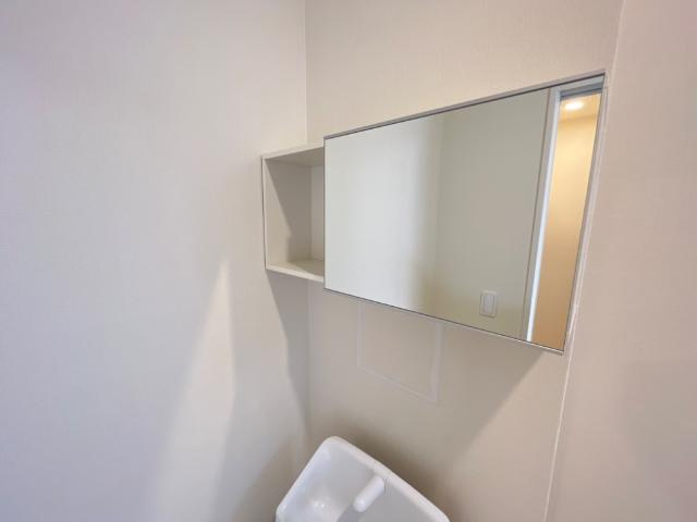 オリーブガーデンのトイレ|ミラーキャビネット