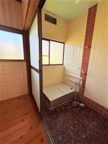 筑後市長浜中古戸建の浴室