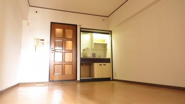 朝日プラザ岸里パサージュの居間・リビング