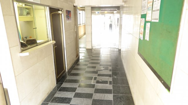 朝日プラザ岸里パサージュのエントランス