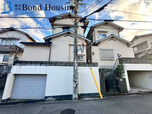 2016年フルリノベ済み・お車2台駐車可　大久保町山手台　築51年