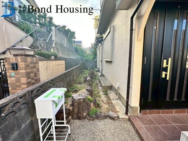 2016年フルリノベ済み・お車2台駐車可　大久保町山手台　築51年の庭