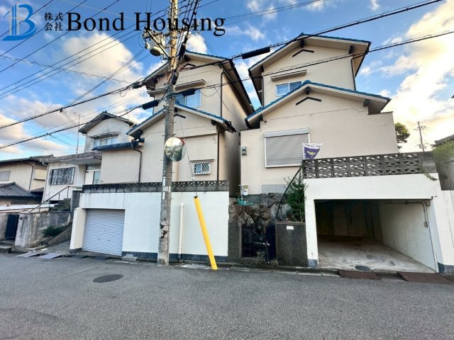 2016年フルリノベ済み・お車2台駐車可　大久保町山手台　築51年の前面道路含む現地写真