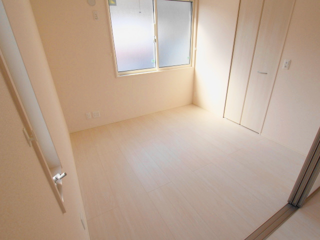 ホワイトリリーの洋室