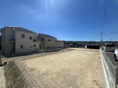 【前面道路含む現地写真】 | 生駒市小明町～全3区画～　眺望を買う土地！！