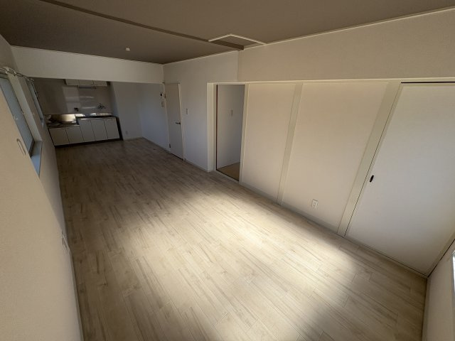 南五葉ハイツの居間・リビング